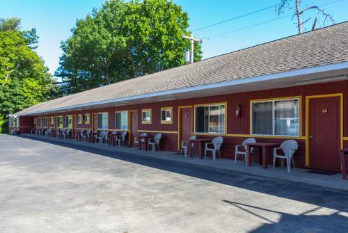 Hotel Flamingo Resort On Lake George