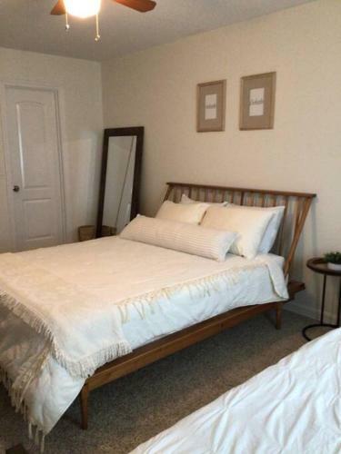 Apartamento Charming 2 - Bedroom Rental With Patio