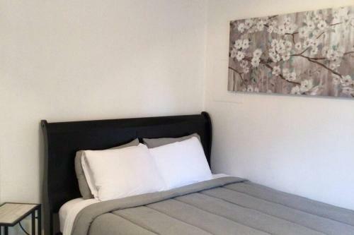 Beautiful 2 - Bedroom Apartment In Central Mcallen