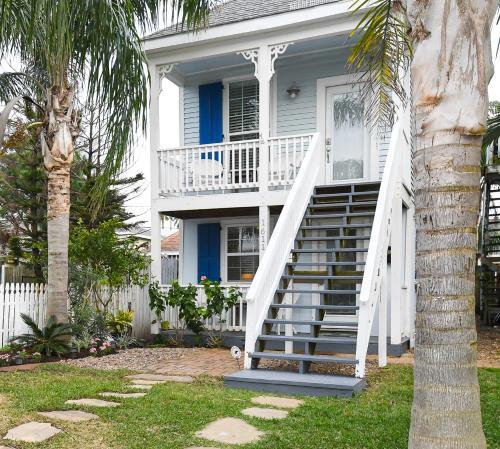 Sugar Shack, Beautiful & Updated, 2 Blocks From Beach, Pet Friendly! | Sugar Shack Lower