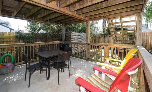 Sugar Shack, Beautiful & Updated, 2 Blocks From Beach, Pet Friendly! | Sugar Shack Lower