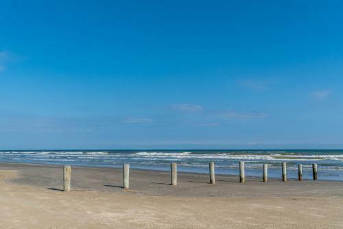 Hostal Cast A Waves - Great Beach Bungalow - Close To The Gulf