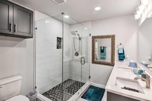 Bright And Airy Galveston Home Less Than 2 Mi To Beach!