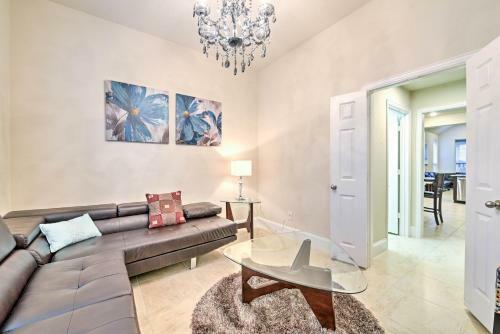 Spacious Houston Getaway With Grill And Theater!