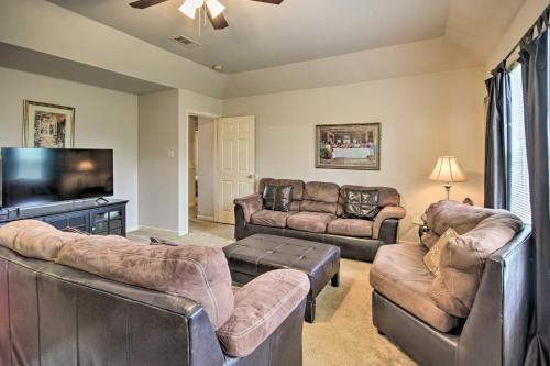 Cozy House With Yard And Fireplace - 3 Mi To Uh!