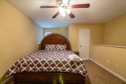 Apartamento King Suite Townhome With Laundry & Patio!