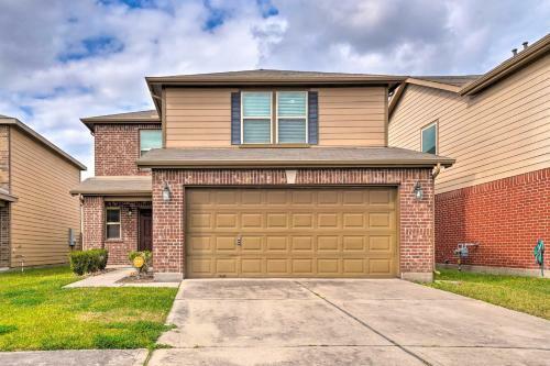 Spacious Texas Home About 10 Mi To Dtwn Houston!