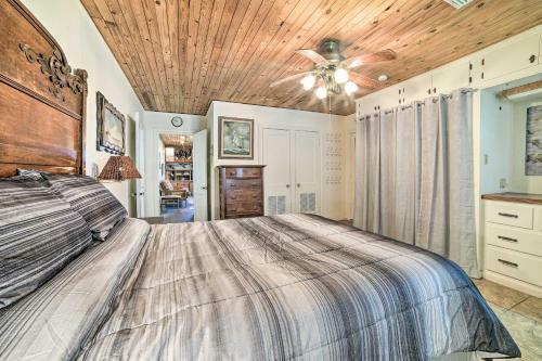 Rustic Getaway With Grill - On San Antonio Bay!