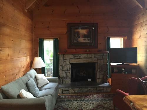 Highland Hills Motel & Cabins