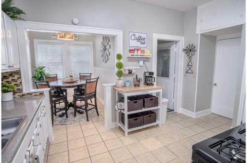 Stunning 3 Br Home Near Dt Alamodome - Riverwalk