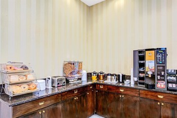 Hotel Ramada Queens