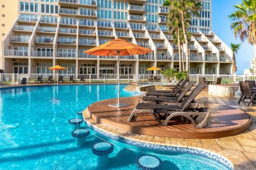 Fully Renovated Condo Steps From The Beach With Ocean View Balcony