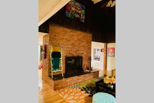Stunning Lake Front! Modern+chic+cosy Pet Friendly