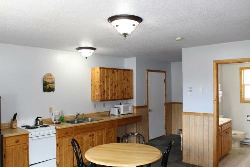 Alpine Motel Of Cooke City