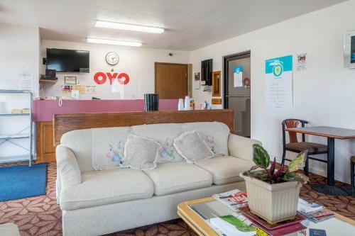 Motel Brass Bell Inn And Suites