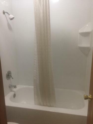 Hotel America's Best Inn & Suites