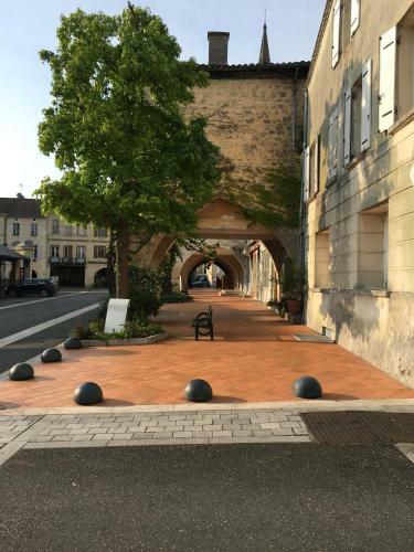 Cosy Medieval Village House Mons�gur
