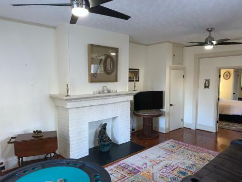 Sweet Apartment, Next To Randolph College