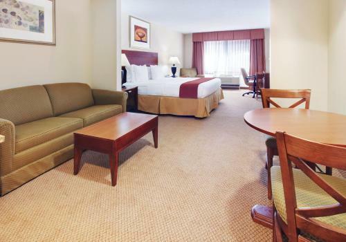 Holiday Inn Express Hotel & Suites Canton