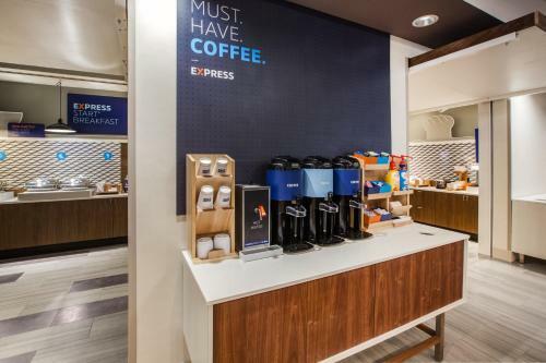 Holiday Inn Express Hotel & Suites Canton