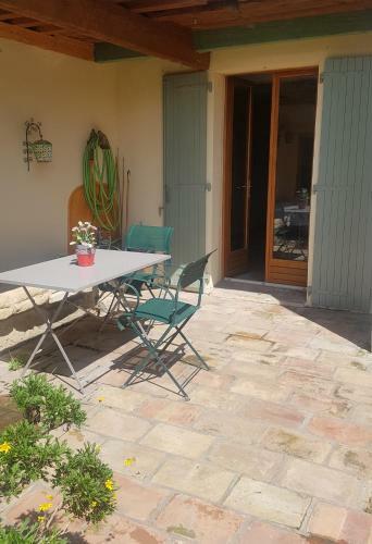 Gite Face � La Rivi�re -proche Du Pont Du Gard-