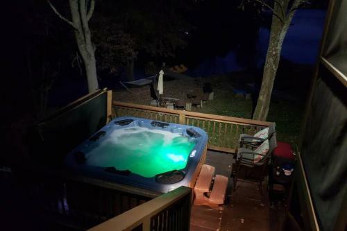 Lake Front Home 15 Min From Blueridge Mountains.