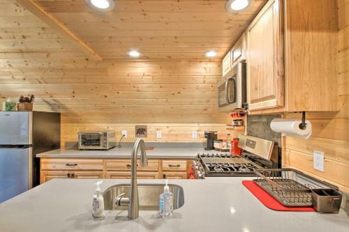 Cozy Waterside Chalet By Mt Rainier National Park!
