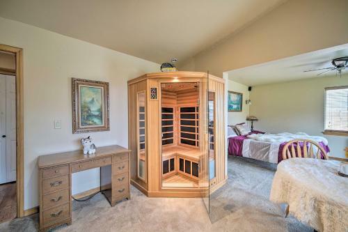 Upscale Home With Indoor Sauna On Sunset Pond!