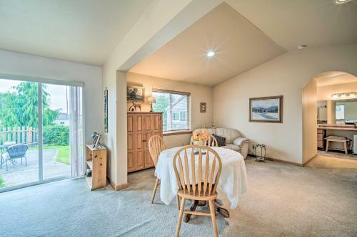 Upscale Home With Indoor Sauna On Sunset Pond!
