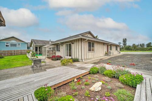 Upscale Home With Indoor Sauna On Sunset Pond!