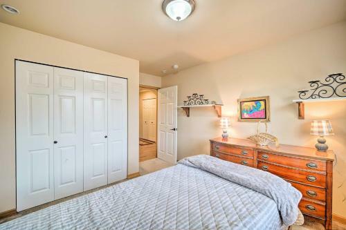 Upscale Home With Indoor Sauna On Sunset Pond!