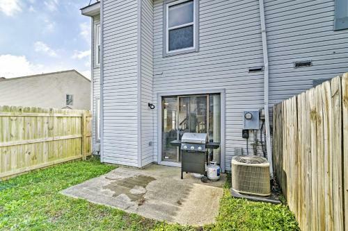 Cozy Virginia Beach Townhome About 6 Mi To Beach!