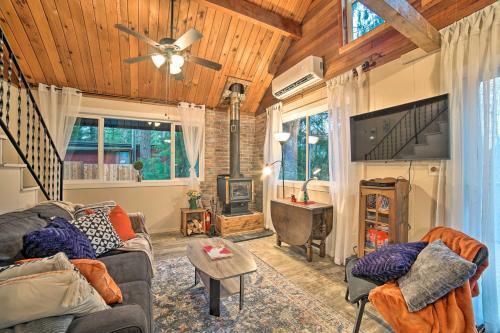Quiet Cabin Hideaway About 4 Mi To Wallace Falls!