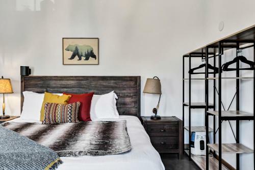 Franz Lodge In Downtown, Sleeps 16+, Pet Friendly, Groups Welcome!