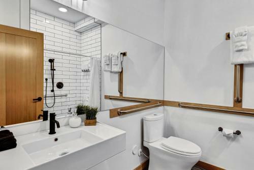 Franz Lodge In Downtown, Sleeps 16+, Pet Friendly, Groups Welcome!