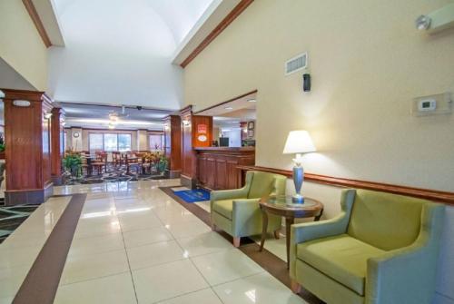 Hotel Baymont Inn & Suites