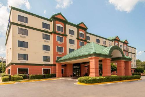 Hotel Baymont Inn & Suites