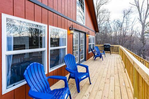 Loft Cabin W Huge Deck, Private Lake & Beach, Wifi
