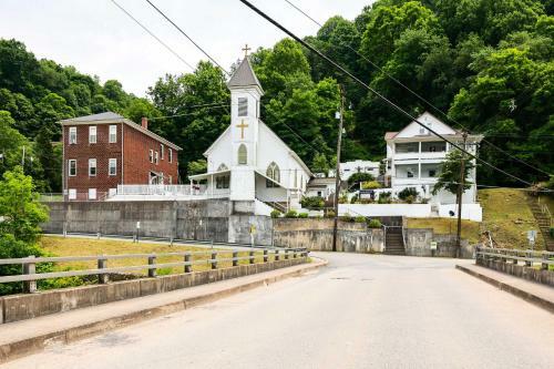 Comy Richwood Retreat By Skiing, Biking, Climbing!