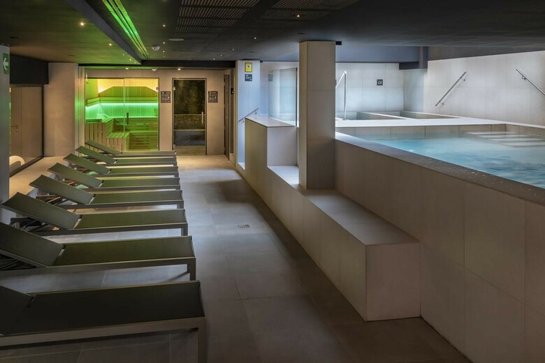 Caprici Beach Hotel & Spa