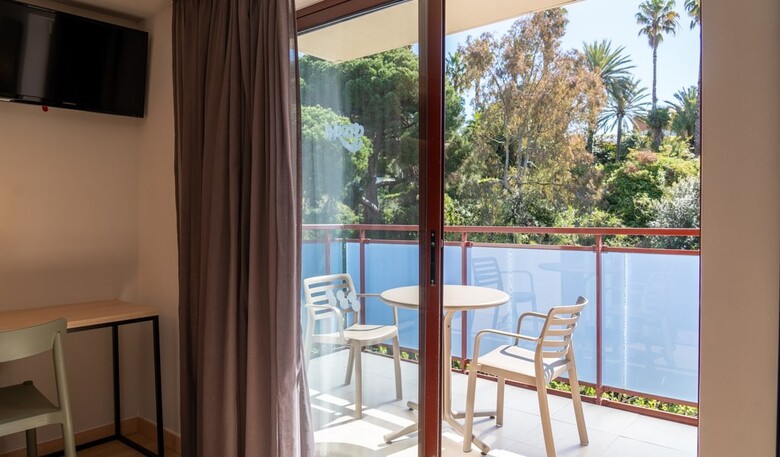 Hotel H Top Jadhe