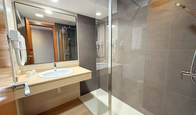 Hotel H Top Jadhe