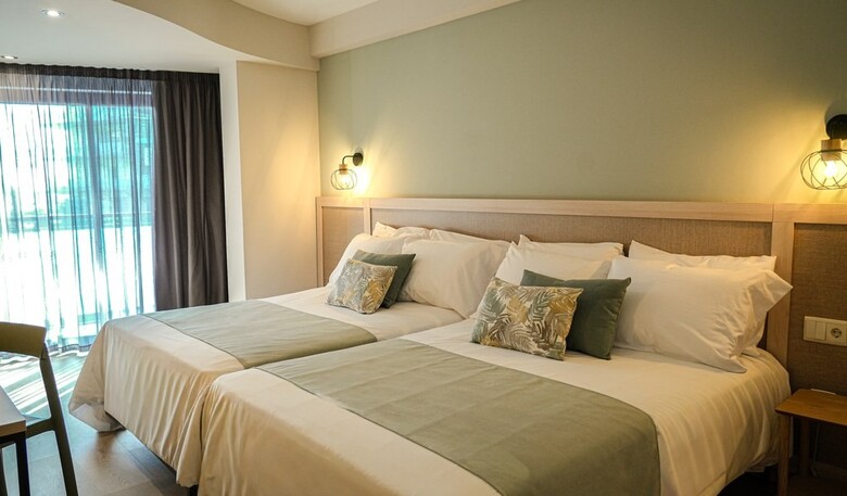 Hotel H Top Jadhe