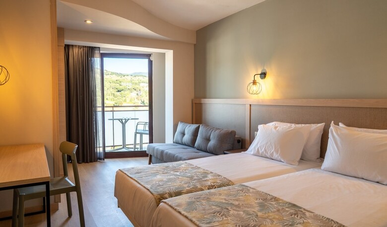 Hotel H Top Jadhe