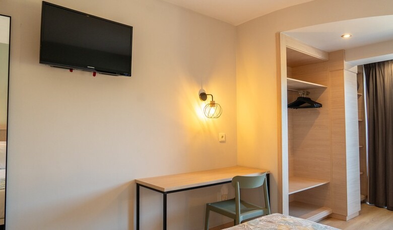 Hotel H Top Jadhe