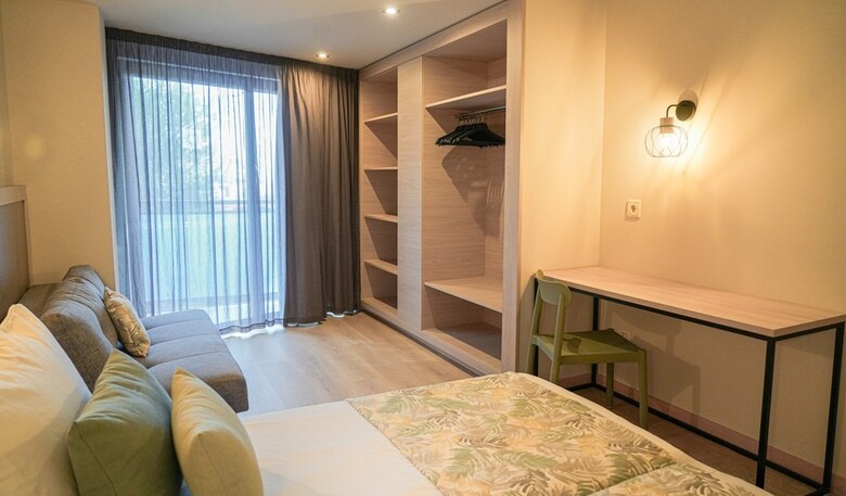 Hotel H Top Jadhe
