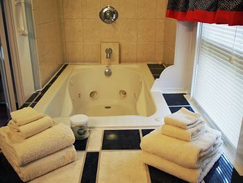 Admiral Peary Inn Bed & Breakfast
