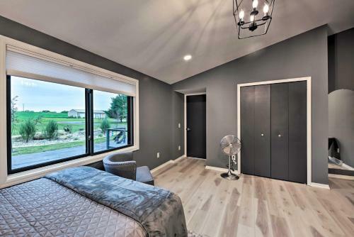 Waterfront Home With 2 Decks On Lake Koshkonong