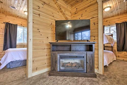 Cozy Eagle River Escape With Direct Lake Access