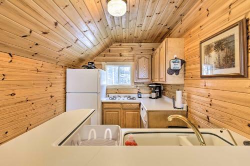 Cozy Eagle River Escape With Direct Lake Access